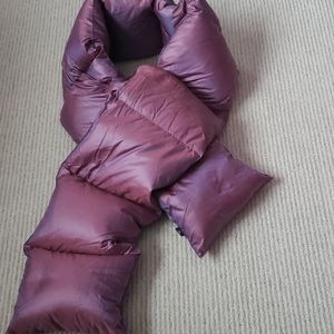 Aritzia TNA super puff scarf - iridescent mulberry